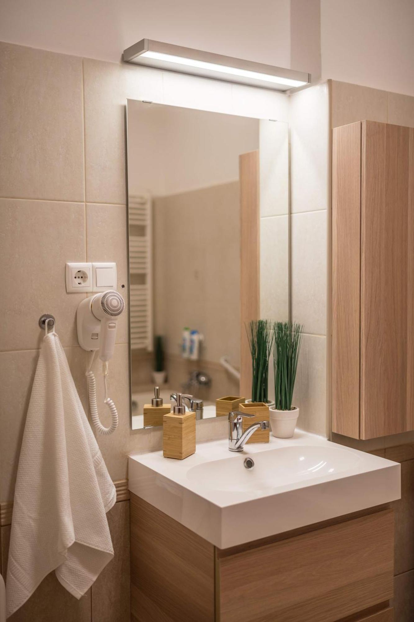 בודפשט Exlcusive & City Central Located Suite By Prestige Homes מראה חיצוני תמונה
